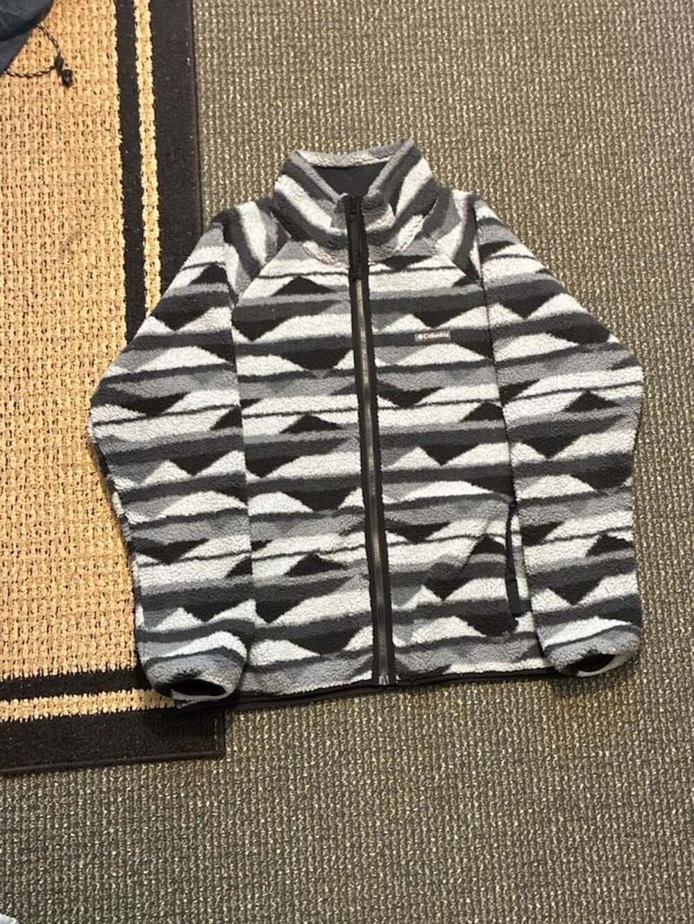 Columbia Cozy Camper Fleece Jacket Size XL Black Triangles